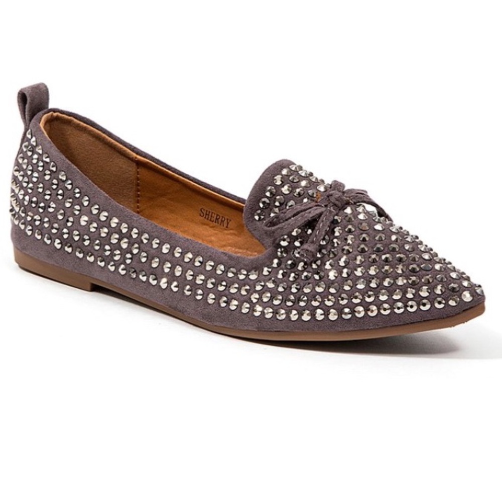 NWT Pewter Sherry studded belly flat
